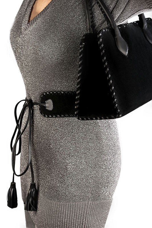 Matt black women's dress belt, matching pumps and bags. Made to measure. Worn view - Florence KOOIJMAN